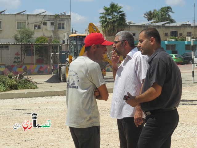 كفرقاسم : اتمام الترميمات المدرسية وتزفيت ملعب العمرية بحضور رئيس البلدية المحامي عادل بدير 
